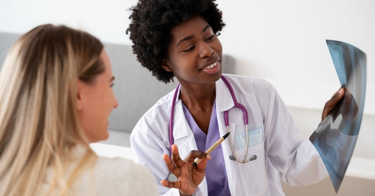 Quanto ganha um médico residente? Veja o valor da bolsa, benefícios e como se organizar financeiramente